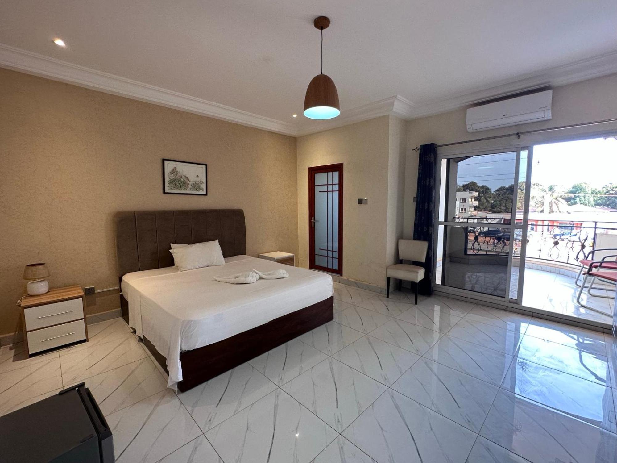 Apartments Plaza Hotel Kololi Eksteriør billede